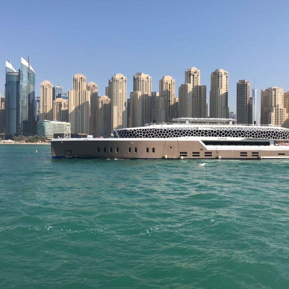 Location d'un Megayacht privé 240FT avec piscine et jacuzzi