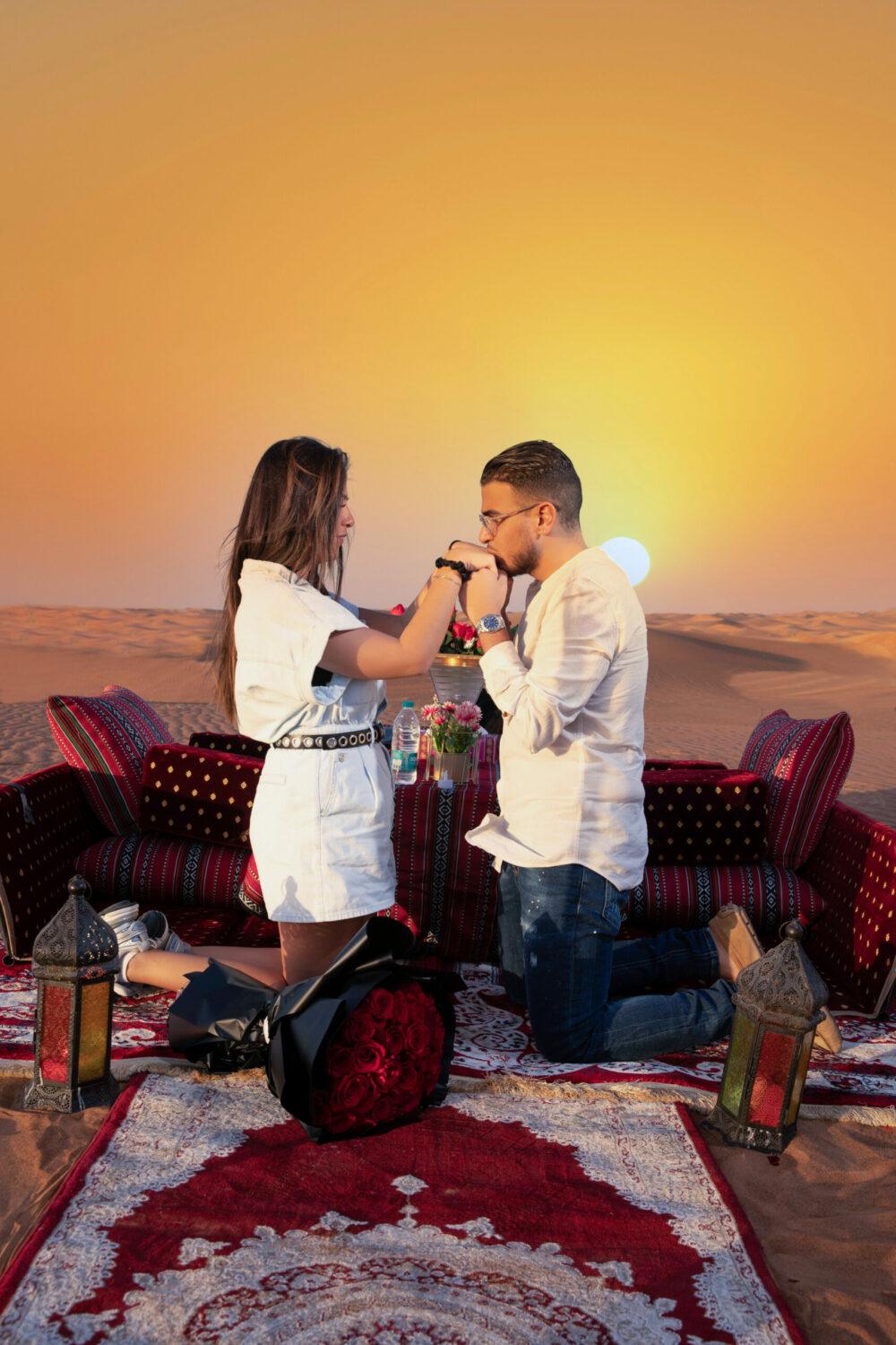 Demande en mariage dans le désert de Dubai avec repas – Image 2