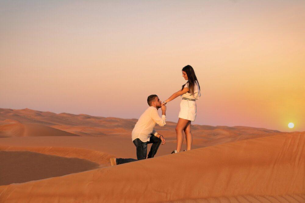Demande en mariage dans le désert de Dubai avec repas – Image 5