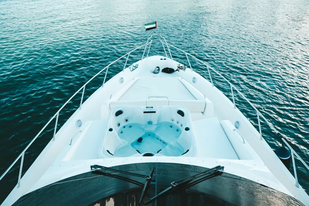 Location d'un yacht privé 82FT avec jacuzzi