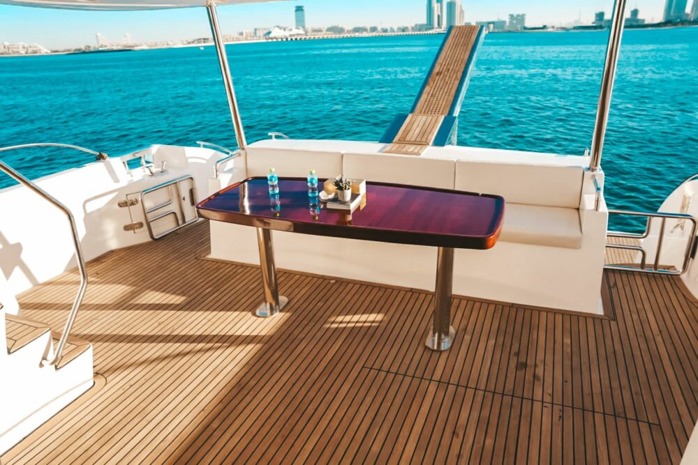 Location d'un yacht privé 82FT avec jacuzzi – Image 3
