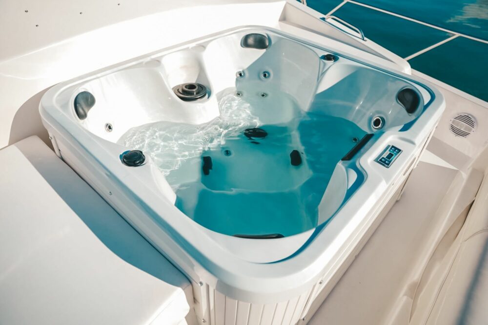 Location d'un yacht privé 82FT avec jacuzzi – Image 5