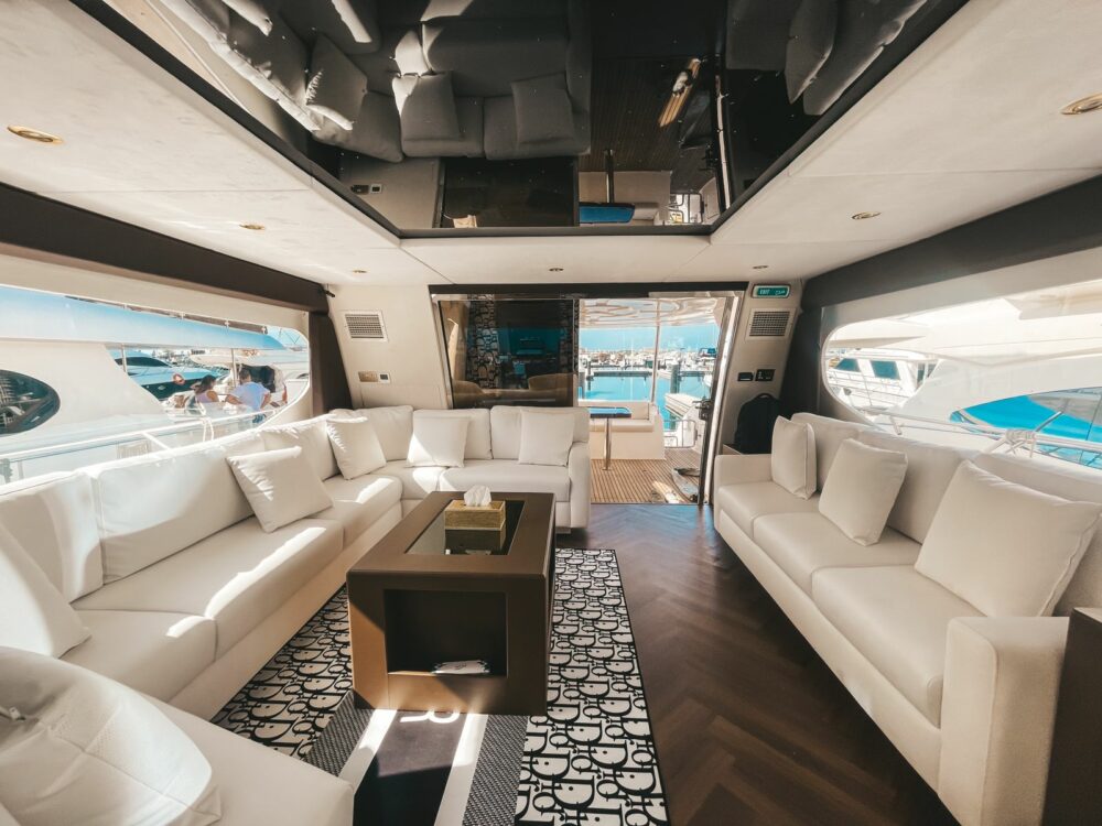 Location d'un yacht privé 82FT avec jacuzzi – Image 7