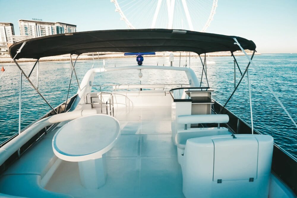 Location d'un yacht privé 82FT avec jacuzzi – Image 6